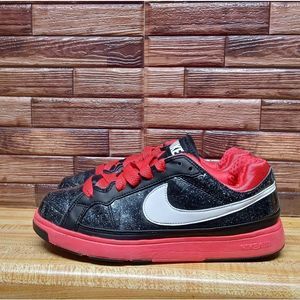 Nike Pink/Black/White Size 6.5y Big Kids